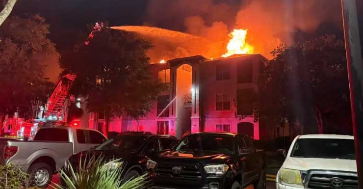 Bomberos responden a incendio en complejo residencial en Destin