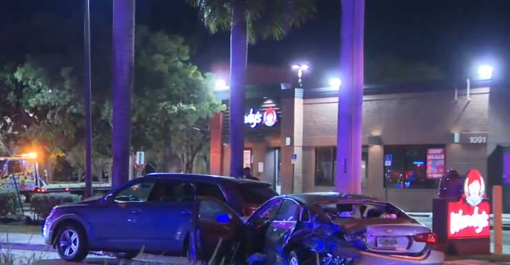 Choque múltiple cierra parte de Hallandale Beach Boulevard; 2 personas hospitalizadas