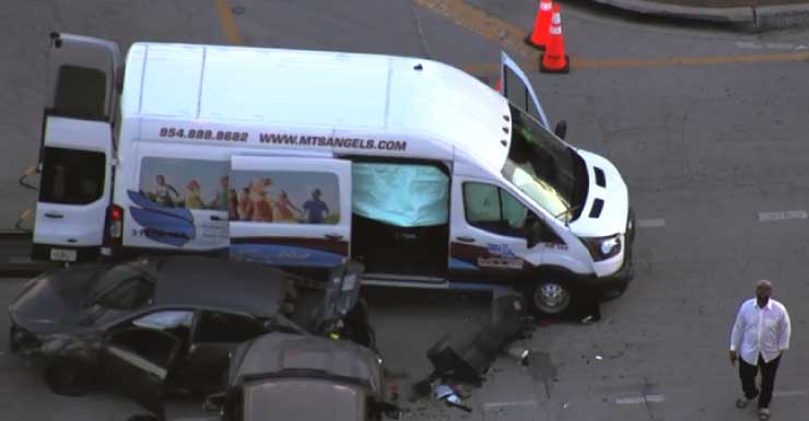 Choque múltiple que involucra autobús médico pediátrico en Orlando