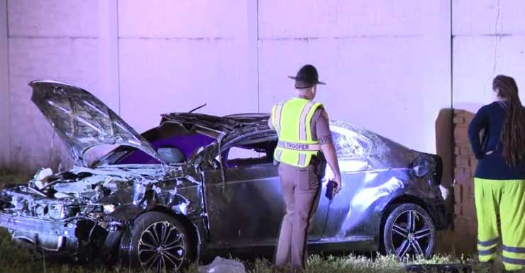 Dos personas hospitalizadas tras chocar contra muro en la I-75 en el Condado de Lee