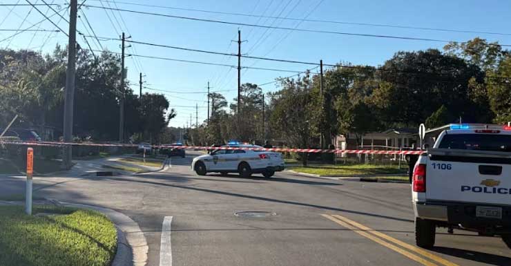 Hombre baleado múltiples veces frente a su casa en el noroeste de Jacksonville JSO