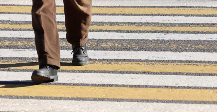 Hombre de 48 años muere tras ser atropellado por SUV mientras cruzaba Normandy Boulevard en el Condado Duval