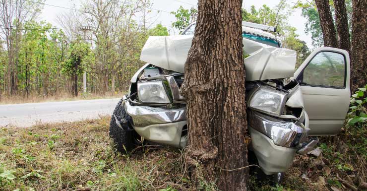 Hombre de Belleview muere tras chocar su auto contra un árbol
