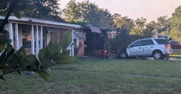Hombre herido en incendio de vivienda en el vecindario de Sweetwater JFRD