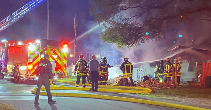 Incendio daña vivienda en Perdido Street en el Condado de Escambia; residentes logran escapar a salvo