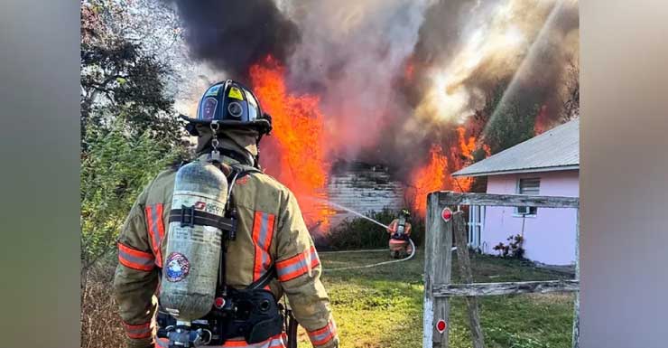 Incendio en cocina destruye vivienda en Avon Park HCFR