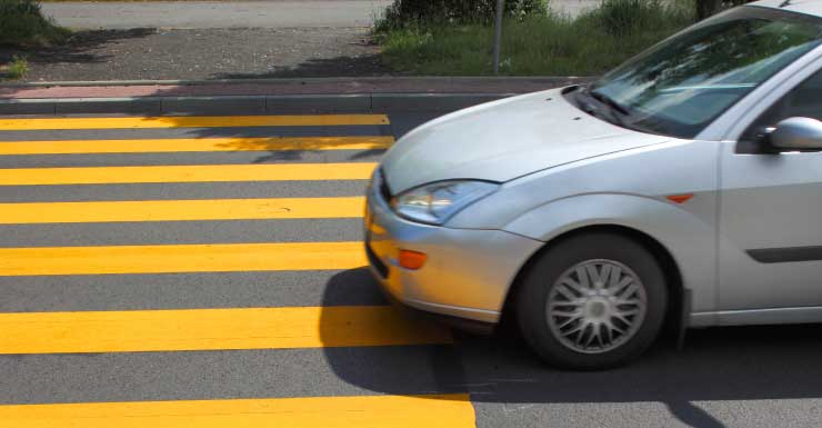 Joven de 18 años atropella a un hombre y le pasa por la cabeza varias veces en el Condado de Orange, según los agentes