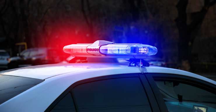 Mujer de Hialeah acusada de agredir a inquilina mientras sostenía a su bebé