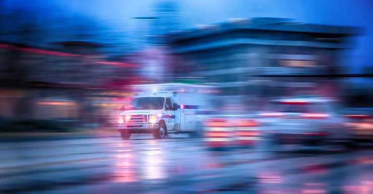 Oficial de policía de Fort Myers herido en accidente; la policía busca al sospechoso