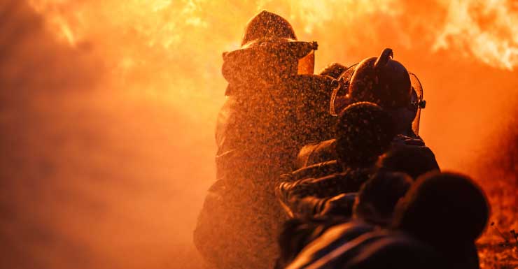 Rescate en Weeki Wachee Incendio de casa y explosiones hieren a 3, incluido un agente de Hernando