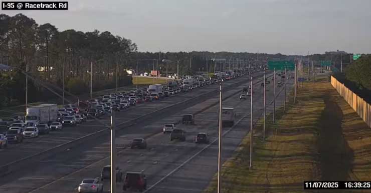 Se reabren carriles en I-95 Sur tras incendio de vehículo cerca de Race Track Road