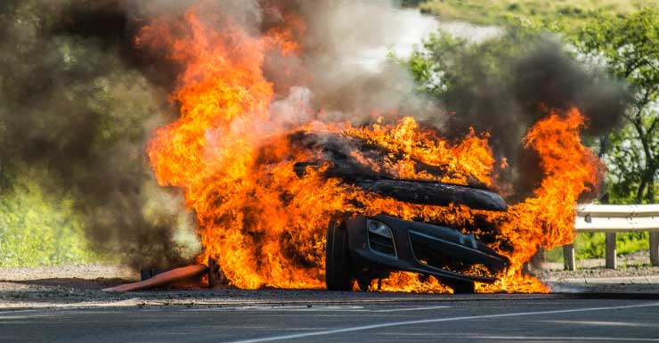 Una persona muerta tras incendio de vehículo en North Naples en Vanderbilt Beach Road la mañana del domingo
