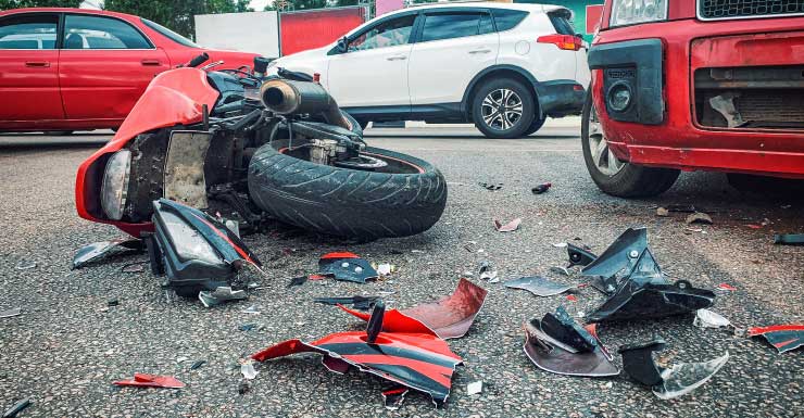 Una persona trasladada en helicóptero al hospital tras accidente de motocicleta con automóvil en Margate