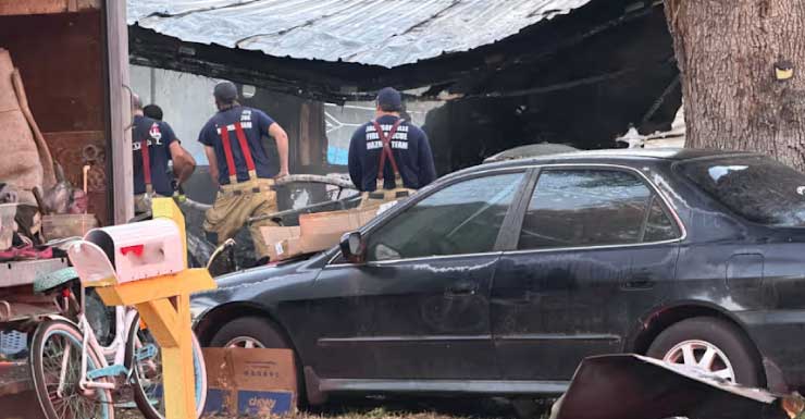 5 adultos y 1 niño desplazados tras incendio en casa móvil en Englewood