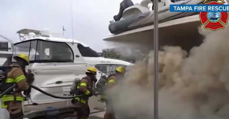 Bomberos de Tampa controlan incendio en barco atracado; no se reportan heridos