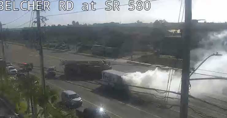 Camión de FedEx se incendia en una vía del Condado de Pinellas