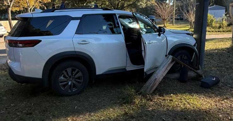 Choque con vehículo robado en el condado de Escambia deja múltiples arrestos; autoridades en el lugar