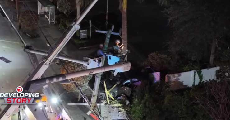 Conductor choca contra una patrulla policial y un poste de luz en Miami tras robar un Ferrari, informan detectives