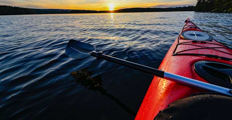 Dos adolescentes hospitalizados tras choque de kayak con lancha en el condado de St. Lucie