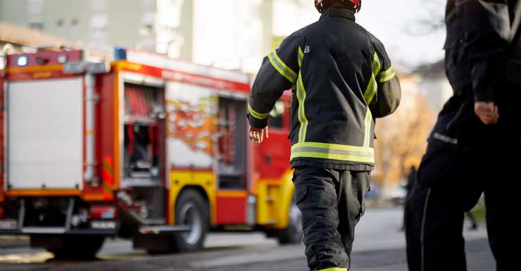 Edificio de apartamentos en el noroeste de Miami-Dade es evacuado tras incendio; no se reportan heridos