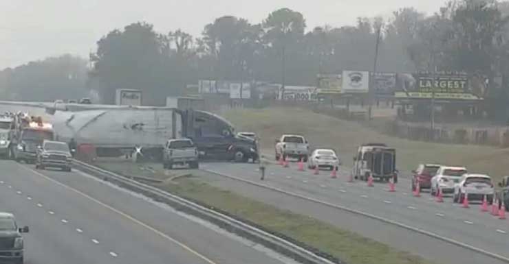 I-75 congestionada por millas tras bloqueo de carriles por camión semi