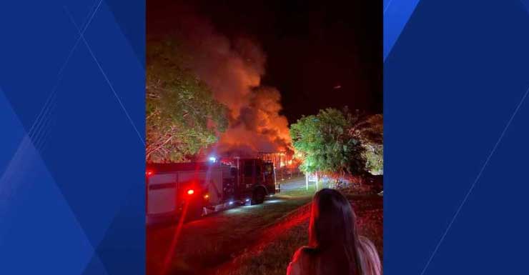Incendio destruye casa móvil en Chokoloskee y deja a residentes sin hogar antes de Navidad