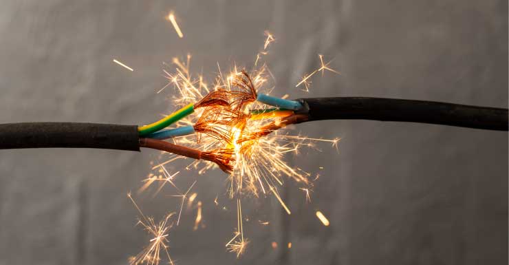 Paisajista hospitalizado tras ser electrocutado en Fort Lauderdale