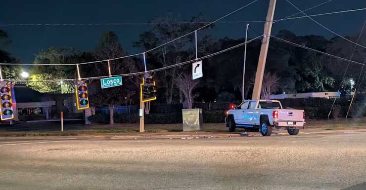 Todos los carriles hacia el norte de Old St. Augustine Road entre Livingston y Loretto cerrados por 7-8 horas tras accidente