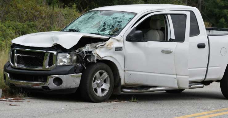 Un hombre de 68 años de Savannah fallece cuando su camioneta se sale de la carretera I-95 en el condado de St. Johns y choca contra los árboles