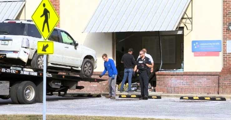 Vehículo choca contra clínica pediátrica en Pensacola; no se reportan heridos