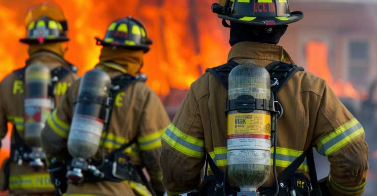 28 Personas, Incluyendo 17 Niños, Desplazadas Tras Incendio en Apartamento en Pahokee