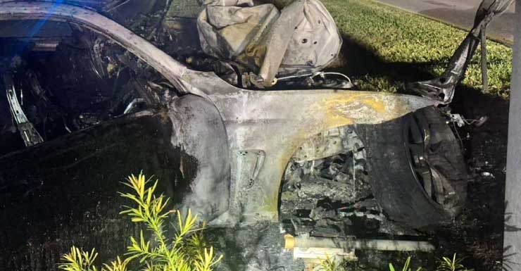 Accidente con fuego en Stuart mata a conductor de 20 años; pasajera salvada por un buen samaritano