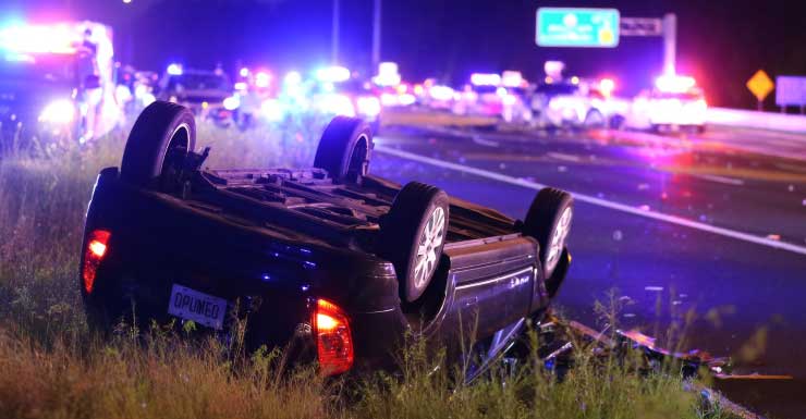 Accidente de tráfico en Lehigh Acres deja un automóvil volcado
