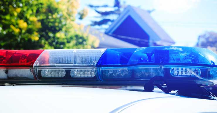 Arrestan a mujer que supuestamente golpeó a su amigo tras beber alcohol