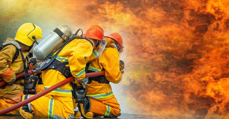 Bomberos Responden a Incendio en un Triplex en el Condado de Pinellas