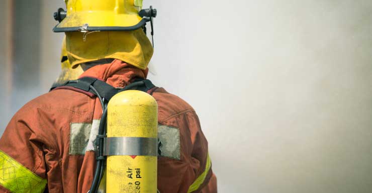 Bomberos del Condado de Collier combaten incendio eléctrico en el desarrollo Quail West