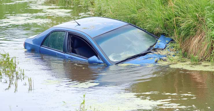 Buen Samaritano rescata a hombres de un Porsche sumergido tras mortal accidente en Delray Beach