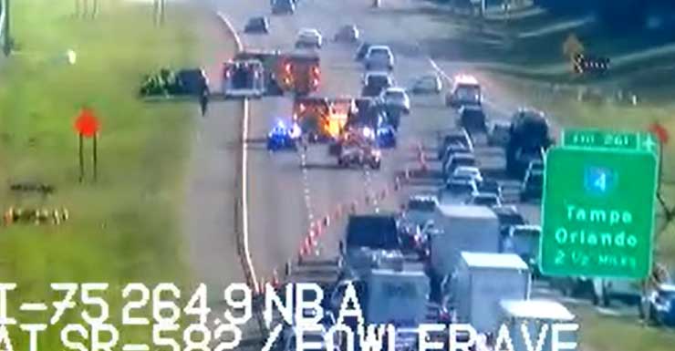 Choque vehicular en I-75 en dirección sur con personas lesionadas; carril central bloqueado Patrulla de Carreteras de Florida