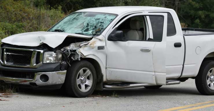 Conductor de 26 años eyectado en accidente mortal en Southern Blvd.