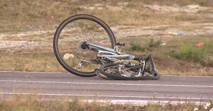 Conductor de un Dodge Challenger se da a la fuga tras atropellar fatalmente a un ciclista en el Southside de Jacksonville, dice FHP
