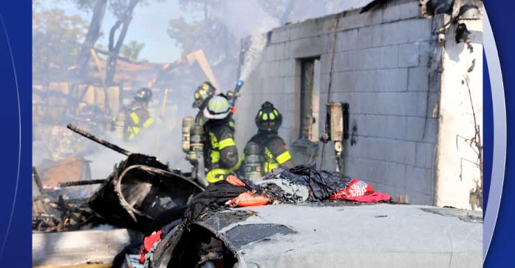 Dos viviendas resultan dañadas tras incendio de dos alarmas en Palm River