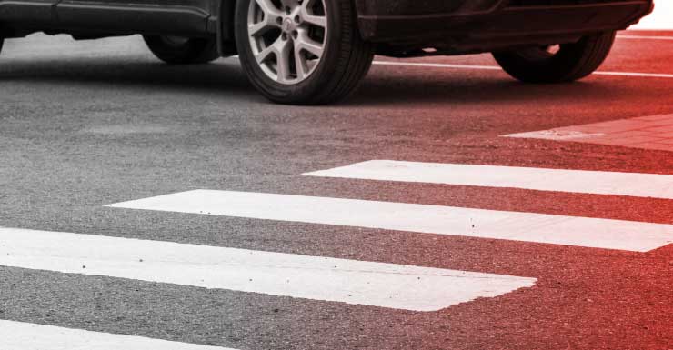 Hombre enfrenta cargos por carreras callejeras tras atropellar a una peatona en St. Petersburg, según SPPD