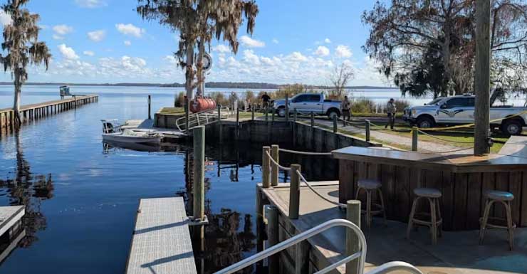 Hombre muere y dos personas son rescatadas tras accidente de embarcación en Crescent Lake, dice FWC