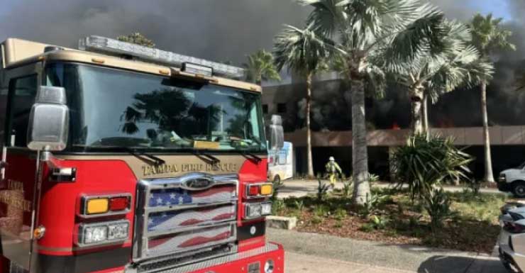 Incendio de vehículo daña 10 autos en el estacionamiento de un hotel en Tampa