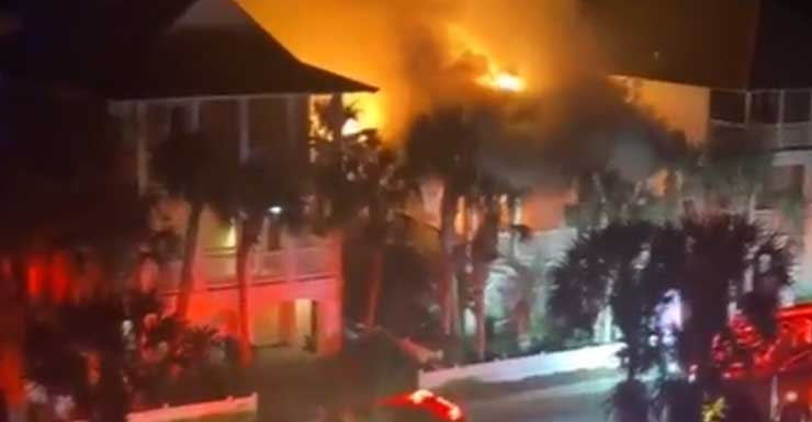 Incendio residencial durante la madrugada en Destin Point