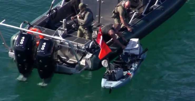 Kayakista rescatado por la Oficina del Sheriff de Broward frente a Lauderdale-By-The-Sea
