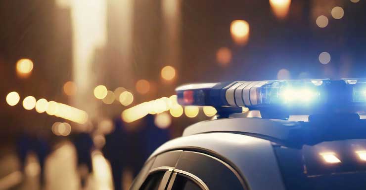 Mujer supuestamente golpea a su exnovio por estado civil durante paseo en parque