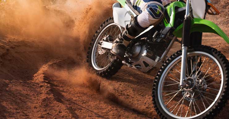 Niño de 8 años gravemente herido tras chocar su moto de tierra contra un auto en Altamonte Springs