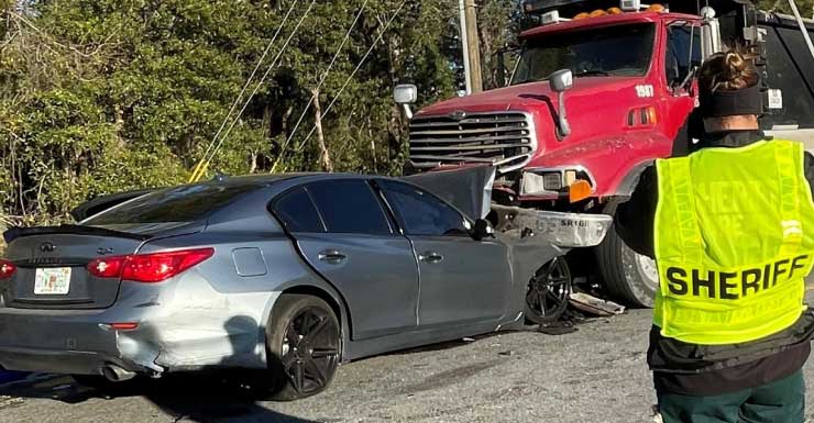Oficina del Sheriff del Condado de Polk Investiga Accidente Mortal en Davenport