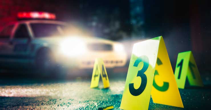 Policía rodea edificio de gran altura en Hollywood tras hallar a una persona baleada; se espera que la víctima se recupere